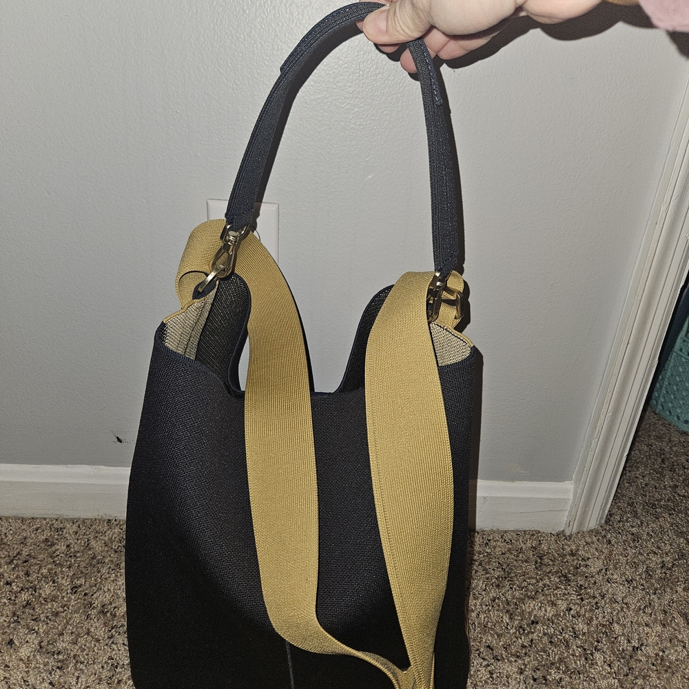 Rothy’s The Bucket Bag – Ink & Ivory | Gold Hardware | Laptop-Friendly